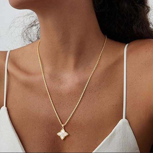Gold Clover Necklace – Dainty 14K Gold Plated Pendant for Women